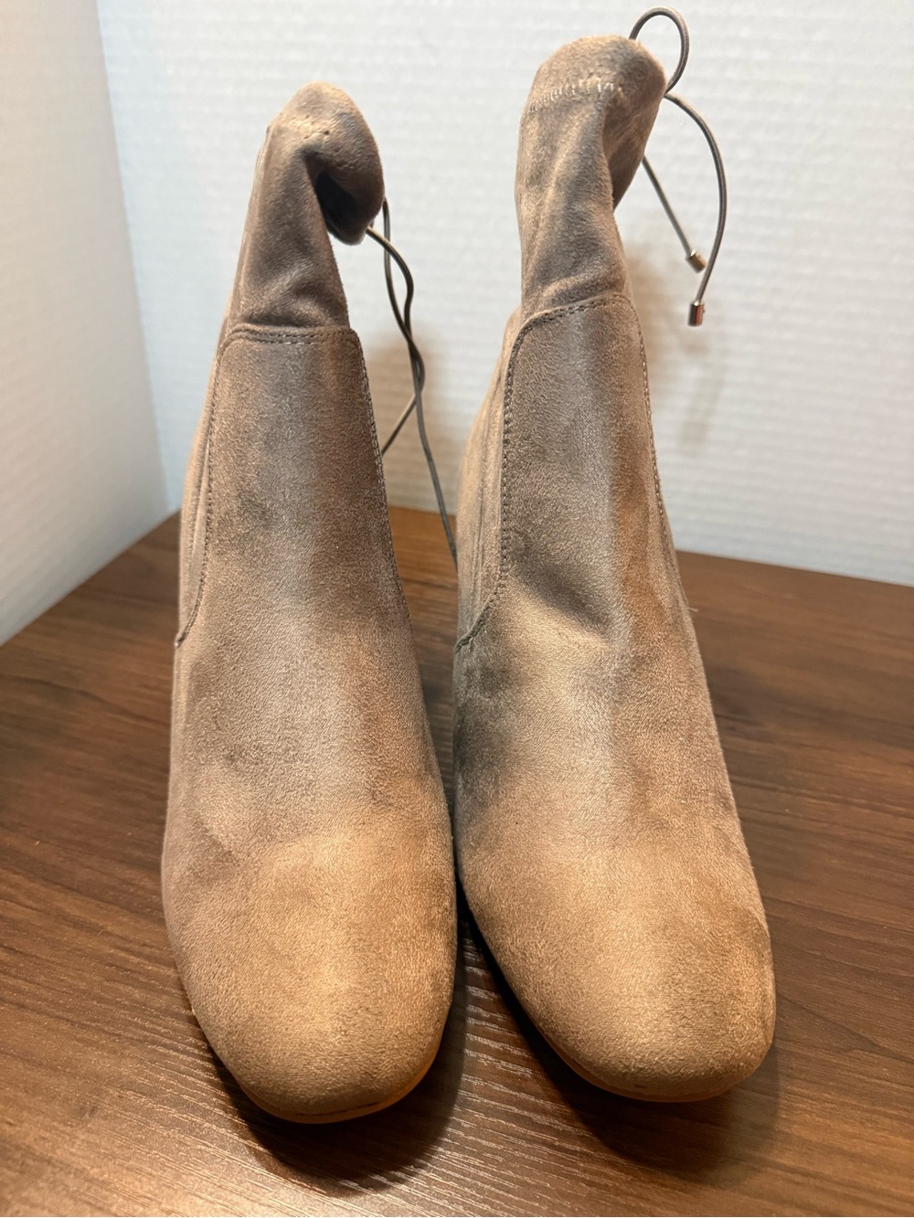 Chinese Laundry Taupe Suede Block Heel Booties Size 8.5 - Picture 2 of 5